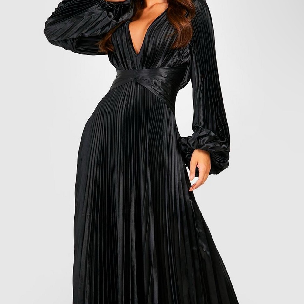 Boohoo black pleated v neck maxi party dress